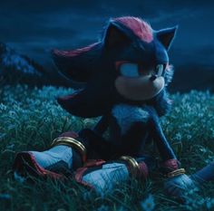 sonic the hedgehog is sitting in the grass