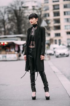 more like this ♡ Casual Outfits Asian, Kozue Akimoto, Outfits Asian, Gothic Casual, Japanese Street, Womens Fashion Edgy, Tokyo Fashion, Japanese Street Fashion