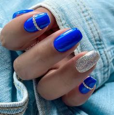 22 Trendy Blue and Silver Nails Ideas: Elegant Designs for Every Nail Type and Occasion Royal Blue Nails With Silver Glitter, Royal Blue Nails Short Design, Cobalt Blue Nails Designs, Royal Blue Nails Designs, Nail Art Bleu, Cobalt Blue Nails, Blue And Silver Nails, Birthday Nail Designs, Silver Nail Designs