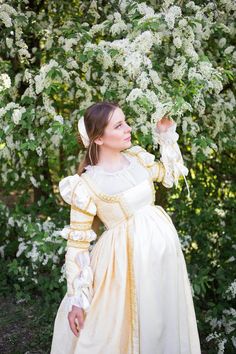 A Renaissance dress - Lucrezia Borgia's dress – A Renaissance Wedding Dress Italian fashion 15th century Wedding Dress Italian, Dress Styles Wedding, Galadriel Dress, Dresses Medieval, Dress Italian, Elven Dress, Lucrezia Borgia, Italian Dress, Country Wedding Dresses