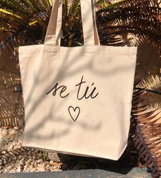 Cricut Tote Bag Ideas, Customized Tote Bags, Diy Tote, Handpainted Bags, Diy Bag Designs, Tote Bags Handmade, Pretty Bags