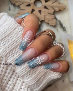 Nails Art, Nails Design, Ungie Ideas, January Nails Snow Glitter Nails, Christmas Snow Nails, After Christmas Nails, Winter Nails Snow, Winter Glitter Nails, Cold Nails, Christmas Naildesign, Nailart Winter, Glitter Christmas Nails