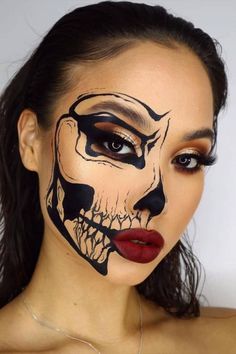 Halloween Make Up 2022, Ideas For Face Painting, Halloween Idea Make Up, Face Makeup For Halloween For Women, Holloween Makeup 2021, Face Painting Halloween Women, Halloween Inspo Makeup, Cool Halloween Makeup Creative, Costume Makeup Easy