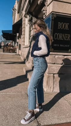 Oregon Street Style, Simple Fall Style Outfits, Purple Hiking Boots Outfit, Kentucky Fall Outfit, Boston Aesthetic Fall Outfits, Style Inspiration Layering, Womens Retro Outfits, 60s Weather Outfit Casual, Mid 20s Style