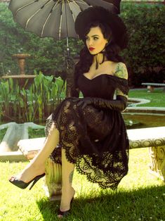 Glamour Clothing, Burlesque Vintage, Gothic Skirt, Vintage Goth, Southern Gothic, Retro Mode, Gothic Beauty, Gothic Dress, Gothic Girls