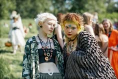 Colourful Hair Aesthetic, Enby Makeup, Estilo Hippie, Poses References, Hippie Outfits, Aesthetic Hair, Drawing People, Look Cool, Character Inspiration