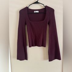 Hollister Bell Sleeved Sweater Never Worn Like New Flared Sleeve Sweater, Tight Sweaters, Purple Top Outfit, Gilmore Style, Rory Gilmore Style, Hollister Clothes, Bell Sleeve Tops, Flare Sleeve Sweater, Flared Top