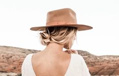 Hairstyles To Wear With A Hat, Monroe Hat, Country Hats, Model Pose, Easy Style, Her Eyes, Outfits With Hats, Hat Hairstyles, Summer Hairstyles