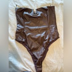 Zara Pleather Strapless Brown Corset Bodysuit. Never Worn But Tags Are Off. Size Large But Runs A Little Small And Can Fit A Medium Chic Faux Leather Party Bodysuit, Brown Corset, Leotard Fashion, Corset Bodysuit, Zara Bodysuit, Nike Tennis Dress, White Bodysuit, Sleeveless Bodysuit, Tennis Dress