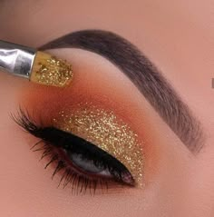 Golden Eye Makeup, Orange Eye Makeup, Makeup Highlight, Gold Makeup Looks, Orange Makeup