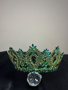 Our crowns are handmade, we work diligently to make you happy. We have a crown for every event you attend, you can trust us for your weddings and parties. We manufacture in Turkey and ship worldwide via express cargo. Our color options are unlimited, you can send us your special requests via message and if your event is approaching, we can bring our delivery dates forward for you. Green Tiara, Tiara Party, Green Crown, Accessories Crystal, Crown Bridal, Crystal Accessories, Bridal Crown, Wedding Crown, Bridal Tiara