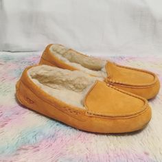 Authentic Ugg Ansley Sunkissed Suede Slippers! Gently Worn! Size 10! Smoke And Pet Free Home! Reasonable Offers Always Welcome! Suede Slippers, Womens Uggs, Ugg Shoes, Color Orange, Slippers, Size 10, Women Shoes, Pet, Orange