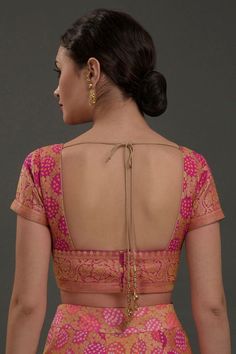 Model Blouse Designs Latest, Blouse Hacks, Blouse Neck Designs Latest, Blouse Designs Back Neck, Blouse Designs Back, Saree Blouse Back, Pink Blouse Designs, Blouse Back Neck