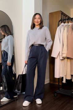 Selección de Denim trouser in Chambray Blue wash de LTK Sport Professional Outfit, Trousers Outfit Casual Winter, Styling Blue Pants, Blue Sweater Work Outfit, Navy Pants Winter Outfit, Blue Pants Winter Outfit, Trouser Work Outfit Women, Clinic Outfits Business Casual, How To Wear Trousers Women