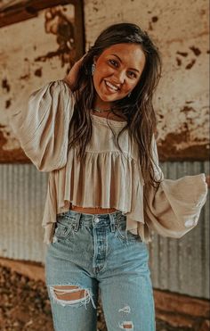 Farmhouse Style Outfits, Food Truck Date Outfit, Boho Farmhouse Outfits, Farmhouse Aesthetic Outfits, Southern Outfits Women Classy, Country Boho Aesthetic, Western Fall Photoshoot Outfits, Boho Western Clothing, Western Outfits Women Casual Simple