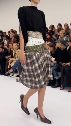 Kilt Outfits, Fashion Forecasting, Mood Board Fashion, Big Fashion, Fashion Fits, Kilt, Elegant Fashion, Daily Fashion, Autumn Winter Fashion