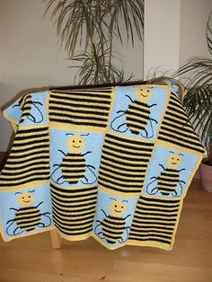 a crocheted blanket that has been made to look like a bee on it