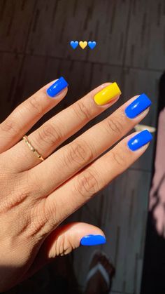 #nails #unhas #amarelo #yellow #azul #blue Blue Yellow Nails, Dream Nails, Just Girl Things, Blue Yellow, Nail Designs