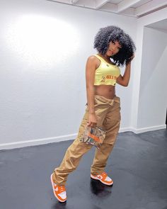 Messy Room Jordan 4 Outfit, Black Women Style, Look Hip Hop, Outfits For Black Women, Pakaian Hipster, Skandinavian Fashion, Orange Shoes, Swag Outfits For Girls, Tomboy Outfits