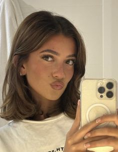 Short Hair Brown, Rambut Brunette, Brown Hair Inspo, Short Brown Hair, Hair Inspiration Short, Haircuts Straight Hair, Short Hair Haircuts