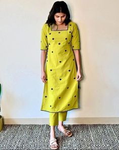 Simple Daily Wear Kurti, Cotton Kurti Stitching Designs, Office Kurti Designs, Woman Kurtis Design Latest, Neck Ideas For Kurti, Kurta Ideas For Women, Kurti Styles Latest, Kurta Patterns Latest For Women