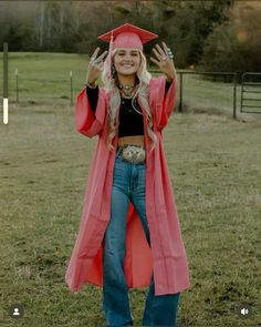 Western Senior Pictures Outfit, Western Graduation, Cowgirl Senior Pictures, Western Photo Shoots, Western Photoshoot, Cute Cowgirl Outfits, Western Photo