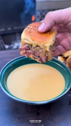 Soulfood (@Soulfoodiiee) on X Cheese Steak Sliders, Steak Sliders, Over The Fire Cooking, Chopped Cheese, Cheese Sliders, Cheese Steak, Beer Cheese, Slider Recipes, Fire Cooking