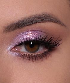 Makeup For Lilac Dress, Makeup For Lavender Dress, Subtle Purple Eye Makeup, Light Purple Eye Makeup, Lavender Eyeshadow Looks, Light Purple Makeup Looks, Makeup Lila, Lavender Eye Makeup, Makeup Morado