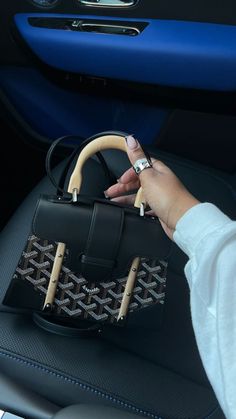 Goyard Purse, Goyard Handbags, Luxury Bags Collection, Handbag Essentials, Goyard Bag, Womens Designer Bags, Bag Obsession, Trendy Shoulder Bag, Girly Bags