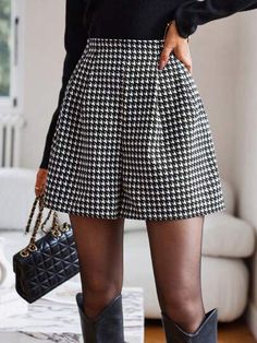 🎉Não perca esta oferta imperdível na SHEIN! Economize muito com isso!SHEIN Privé Impressão Houndstooth Detalhe De Pregas Dobradas Shorts Perna Larga Fall Chic, Pleated Shorts, Shein Style, Online Clothing Stores, Latest Fashion Clothes, High Waisted Shorts, Short Outfits