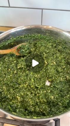 Cream Spinach Recipe, Spinach Creamed, Keto Veggies, Creamed Spinach Recipe, Thanksgiving Gravy, Silver Palate, Low Carb Veggies, Thanksgiving Dishes, Vegetable Side