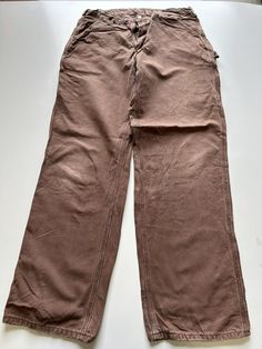 Mens Carhartt Baggy Carpenter Workwear Trouser / Pants 1990s vintage  Baggy Fit  Zip Fly  Brown Waist 34 inch Leg Length 34 inch **Sizes are exact measurement of the jean and may differ from the tag size** Please note due to the nature of these being workwear jeans there will be cool signs of fraying / paint and fading marks. All adding to the character of the piece** Item in great workwear condition overall Brown Denim Workwear Pants, Brown Workwear Pants With Patch Pockets, Corduroy Carpenter Pants, Brown Carpenter Pants, Pantalon Carhartt, Carrhart Double Knee Pants, Workwear Jeans, Workwear Trousers, Trouser Pants