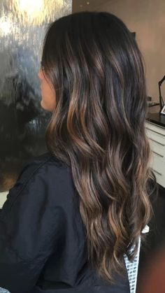 Highlights For Dark Brown Hair, Black Hair Balayage, Brown Hair Inspo, Brunette Hair With Highlights, Dark Hair With Highlights, Brunette Balayage Hair, Brown Hair Balayage, Hair Color Ideas For Brunettes, Hair Stylies