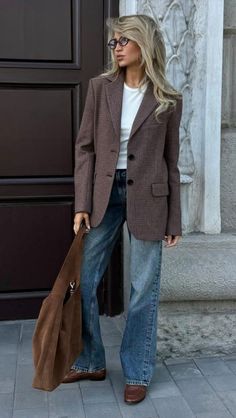 Mode Style Anglais, Blazer Outfits For Women, Classic Style Outfits, Winter Pants, Mode Casual, Working Woman, Blazer Outfits, Fall Street Style