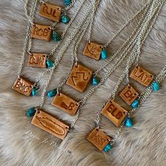 Custom Leather Name/word/initial/brand Necklaces - Etsy Leather Stamping Ideas, Art Du Cuir, Tooled Leather Earrings, Turquoise Bar Necklace, Glowforge Projects, Diy En Cuir, Leather Necklaces, Cowgirl Accessories, Country Diy