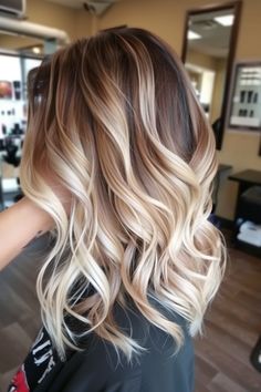 27 Gorgeous Balayage Blonde Hair Ideas For 2024. Elevate your look with these stunning balayage blonde hairstyles! 💁‍♀️✨ #BalayageBlonde #HairIdeas Beautiful Hair Colour Ideas, Balayage Blonde Hair, Winter Blonde Hair, Platinum Hair Color, Blonde Hair Ideas, Balayage Blond, Strawberry Blonde Hair Color, Fall Blonde