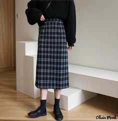 Olivia Mark - Vintage High-Waisted Plaid Midi Skirt with a Figure-Hugging Long Design Tartan Midi Skirt, Winter Skirt Fashion, Midi Skirt Winter, Skirts Plaid, Plaid Midi Skirt, Long Pencil Skirt, Knee Length Skirts, Flowy Maxi Skirts, Lace Midi Skirt