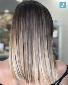 Blonde Balayage On Dark Hair Straight, Balayage Hair Straight, Balayage Hair Blonde Short, Warm Scarves, Hair Blond, Dark Roots Blonde Hair, Balayage Hair Blonde, Bridesmaid Hair Short