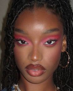 Simple Fun Makeup Ideas, Black Barbie Makeup, Weird Makeup Looks, Flora Makeup, Makeup Therapy, Y2k Photoshoot, Y2k Soft, Office Makeup