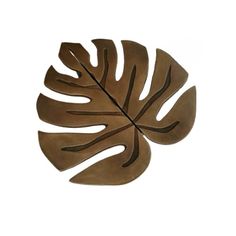 a metal plate with a large leaf design on the front and back of it's surface