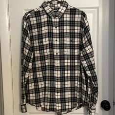 Brand New Without Tags Express Mens Flannel Shirt Size L. Black, White & Red Classic Black Flannel Top, Mens Flannel Shirt, Mens Flannel, Black White Red, Flannel Shirt, Casual Shirts For Men, Red Color, Casual Button Down Shirts, Mens Shirts