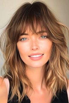 Tousled Layers With Bangs Medium-Length Haircut on smiling woman with brown hair. Layers With Bangs, Tousled Layers, Medium Length Layered Haircuts, Bangs Layers, Mid Length Layered Haircuts, Effortless Waves, Medium Length Layers, Layered Curls