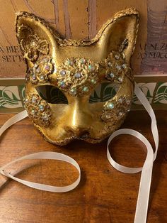 Cat Mask Handmade Gold leaf, Macrame Leaf Macrame, Costume Masks, Cat Mask, Feuille D'or, Costume Mask, Handmade Gold, Gold Leaf, Costume Accessories, Gift Item