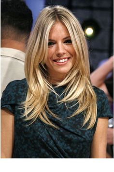 Trendy Long Hair Women’s Styles La coiffure top de Sienna Miller Long hair. New Trendy Hairstyles, Long Face Hairstyles, Long Blonde, Hair Blonde, Hairstyles For Long Hair, Easy Hairstyles For Long Hair, Long Blonde Hair