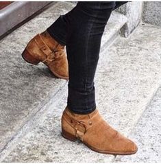 Men tan suede ankle high casual boots, mens fashion casual ankle boots Botas Outfit, Jodhpur Boots, Botas Chelsea, Casual Ankle Boots, Mens Boots Fashion, Harness Boots, Boots Mens, Military Boots, Men Vintage