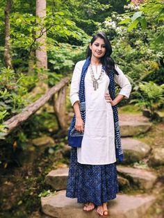 Style Kurti, Designer Kurti Patterns, Suits Dress, Long Kurti Designs, Casual Indian Fashion, Indian Gowns Dresses, Kurti Designs Party Wear