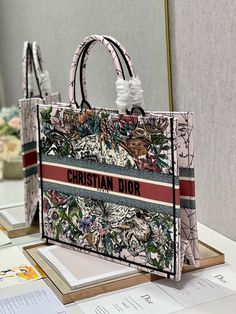 Description CHRSTN DR Large DYOR Book Tote Multicolor DYOR Constellation Embroidery, Multicolor, For Women Women’s Handbags, Shoulder Bags, 42cm CD Rep 1:1 Size: 42 x 35 x 18.5 cm (Length x Width x Height) Introduced by Maria Grazia Chiuri, Creative Director of CHRSTN DR, the DYOR Book Tote has become a staple of the DYOR aesthetic. Designed to hold all the daily essentials, it is fully embroidered with the latte multicolor DYOR Zodiac motif, a variation of the iconic pattern that incorporates M Dior Constellation, Dior Zodiac, Constellation Embroidery, Dior Aesthetic, Dior Book, Dior Book Tote, Maria Grazia Chiuri, Womens Handbags, Maria Grazia