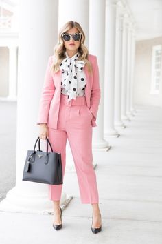 Formal Business Attire, Work Outfit Office, Elegante Casual, Pink Pants, Business Attire