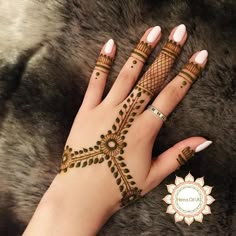 Bridal Mehndi On Hands http://www.maharaniweddings.com/gallery/photo/88802 Mehndi Designs Tattoo, Easy Mehandi, Easy Mehendi, Henna Design Ideas, New Henna Designs, Henne Tattoo, Easy Henna Designs, Henna Tattoo Ideas, Eid Mehndi