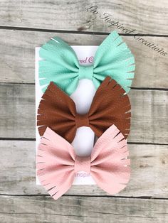 Faux Leather Dog Bows, Halloween Faux Leather Bows, Fall Faux Leather Bows, Faux Leather Hair Bows Diy, Faux Leather Bows Ideas, Diy Faux Leather Bows, Cricut Hair Bows, Faux Leather Projects, Faux Bows